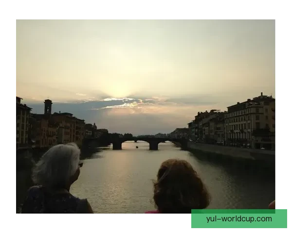 佛罗伦萨战比萨 两万球迷热场